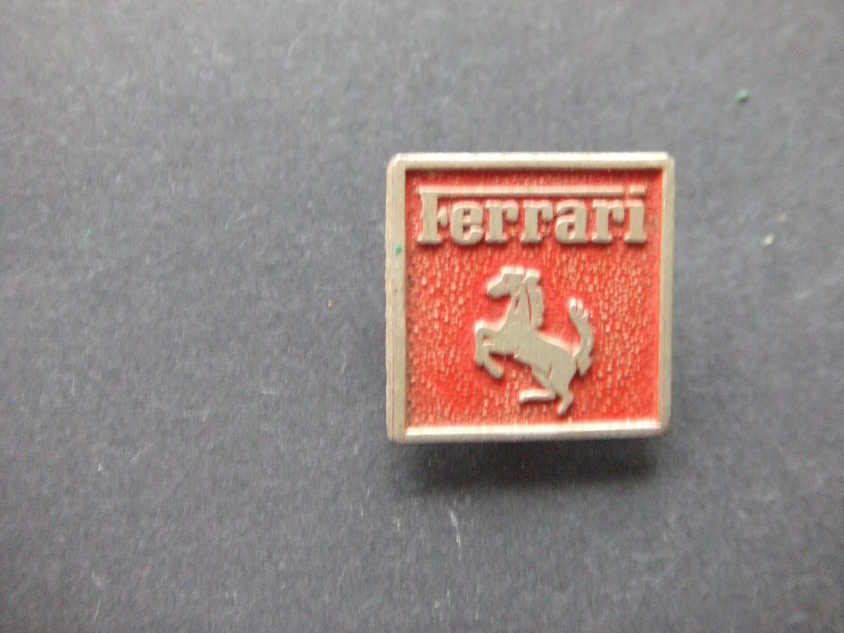 Ferrari sportwagen logo rood